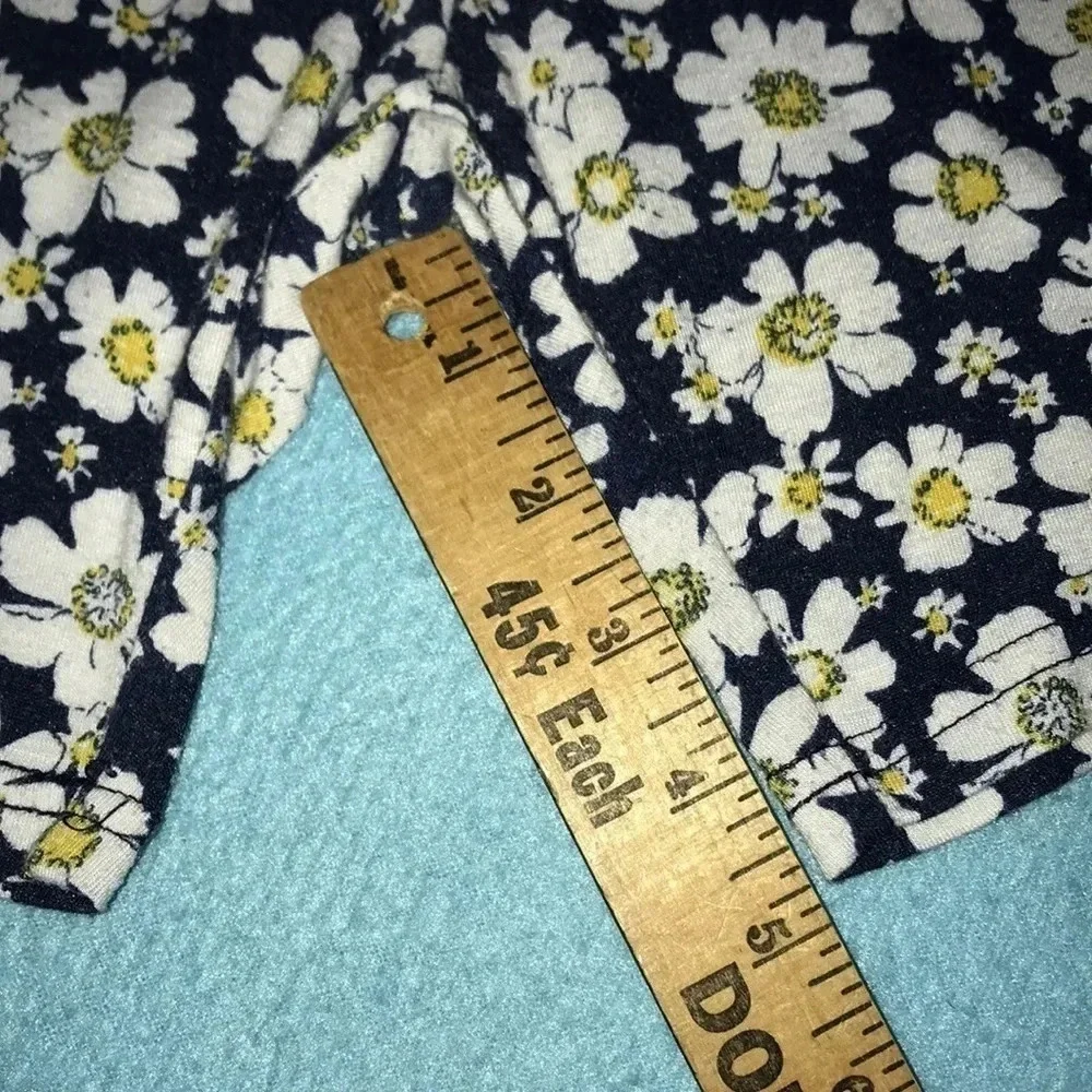 SHEIN floral daisy print pull on stretchy shorts size M Host Pick🎉🎉🎉